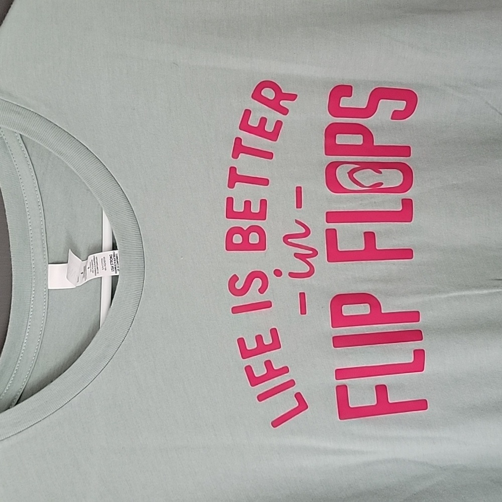 Green life is better in flip flops Large tee - Picture 2 of 3